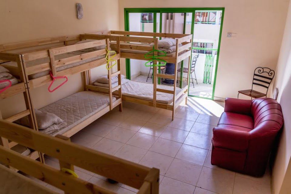 Where are budget hotels and hostels in Dubai